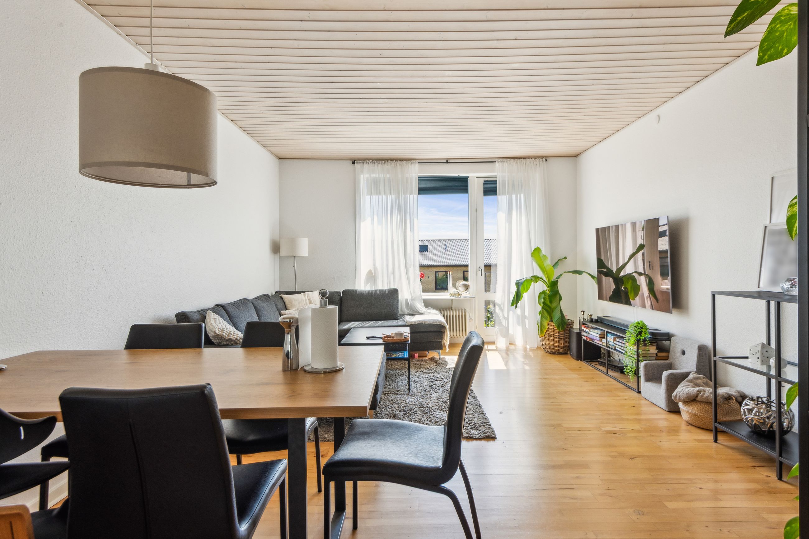  - Blomstermarken 99, 1. tv